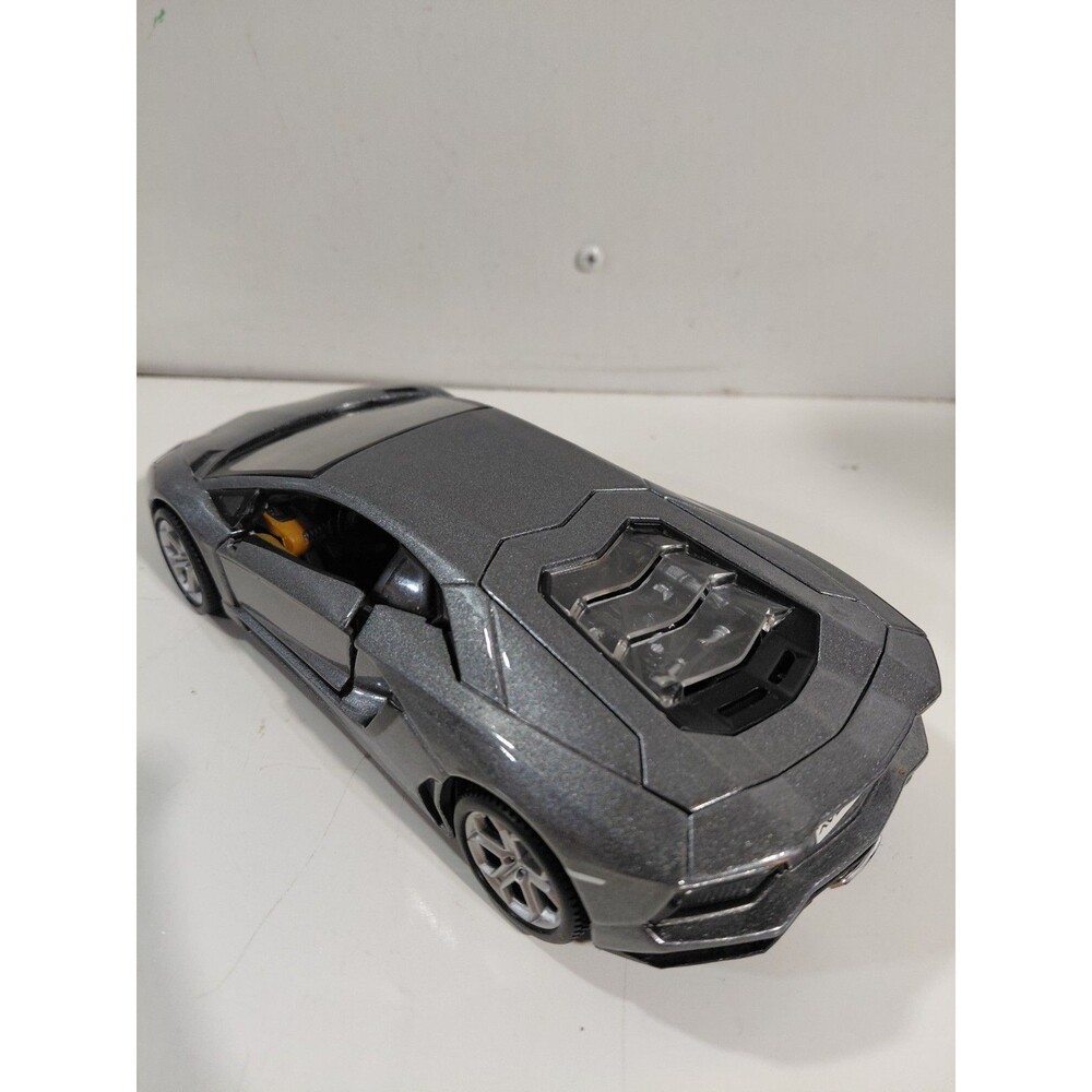 Maisto Die Cast 1/24 Lamborghini Aventador LP700-4 Supercar (Missing Mirrors) - Picture 2 of 8